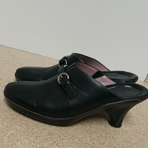 👍Cole Haan Black Leather Mules.    A6 - Picture 1 of 5
